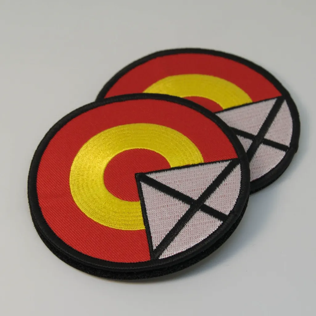 ESCARAPELA CON PAREJA.webp