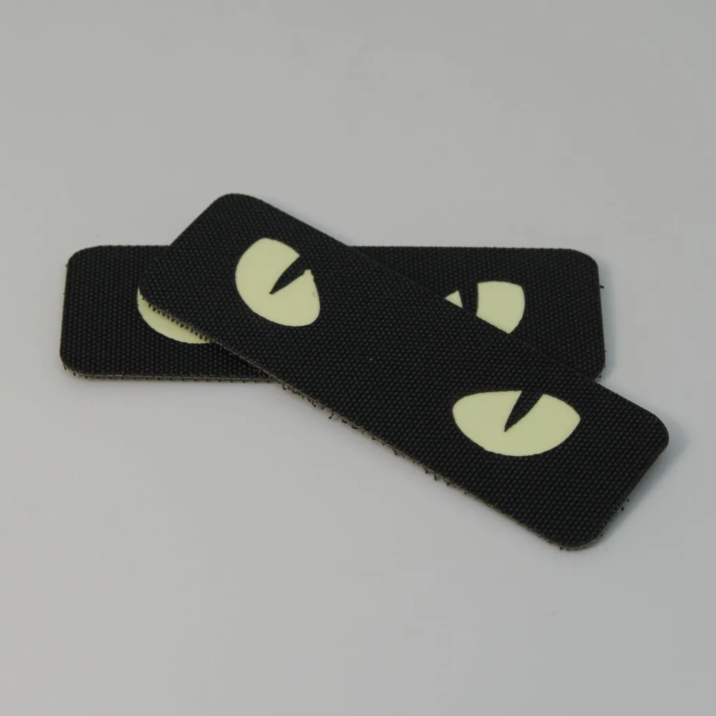 OJOS NEGRO PAREJA.webp